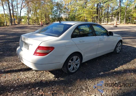2008 Mercedes-Benz C 300 Luxury/Sport z USA, uszkodzony, nr VIN WDDGF54X48R039110